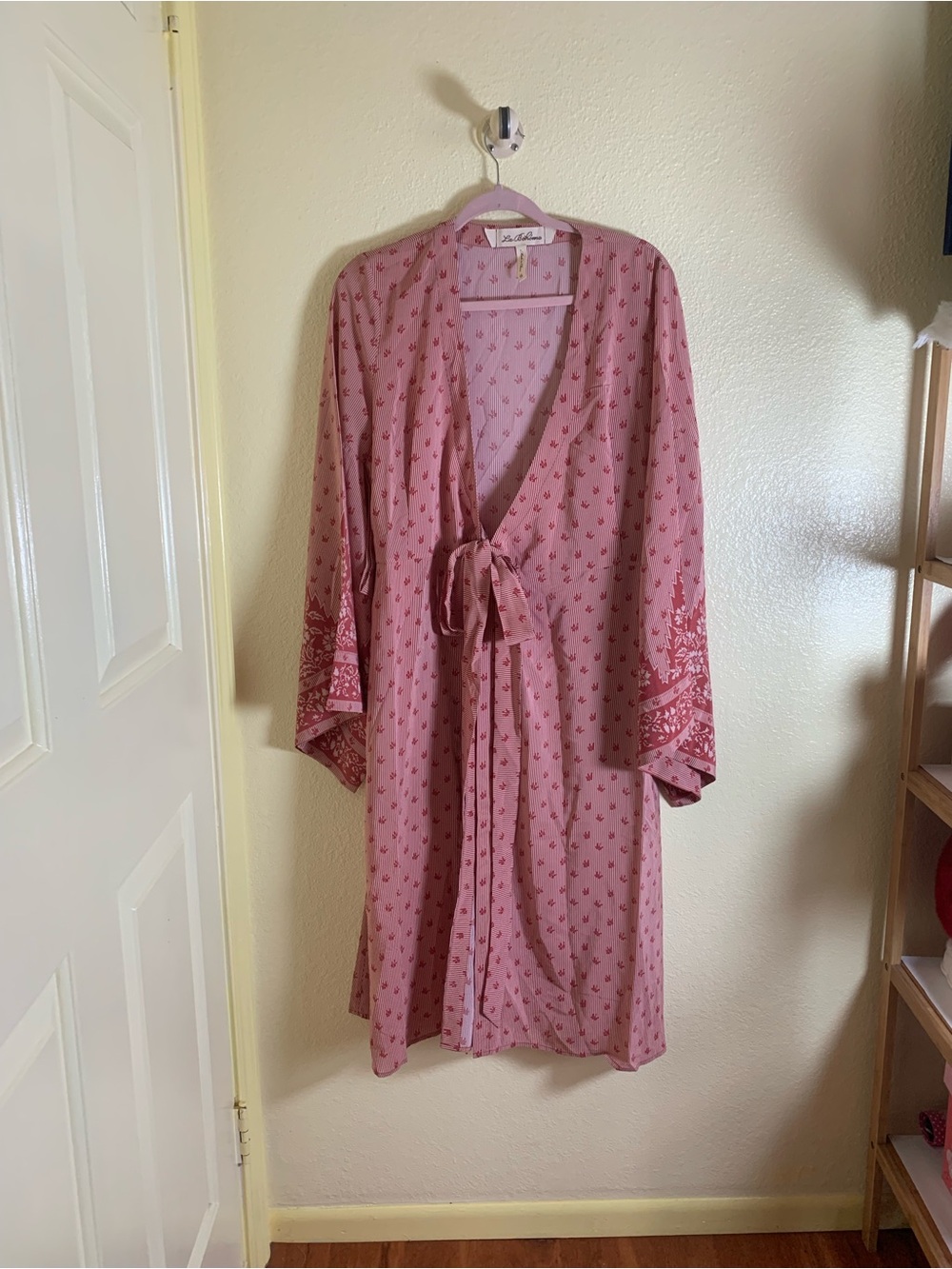 NWOT La Boheme Dusty Rose Floral Tie-Waist Kimono Robe